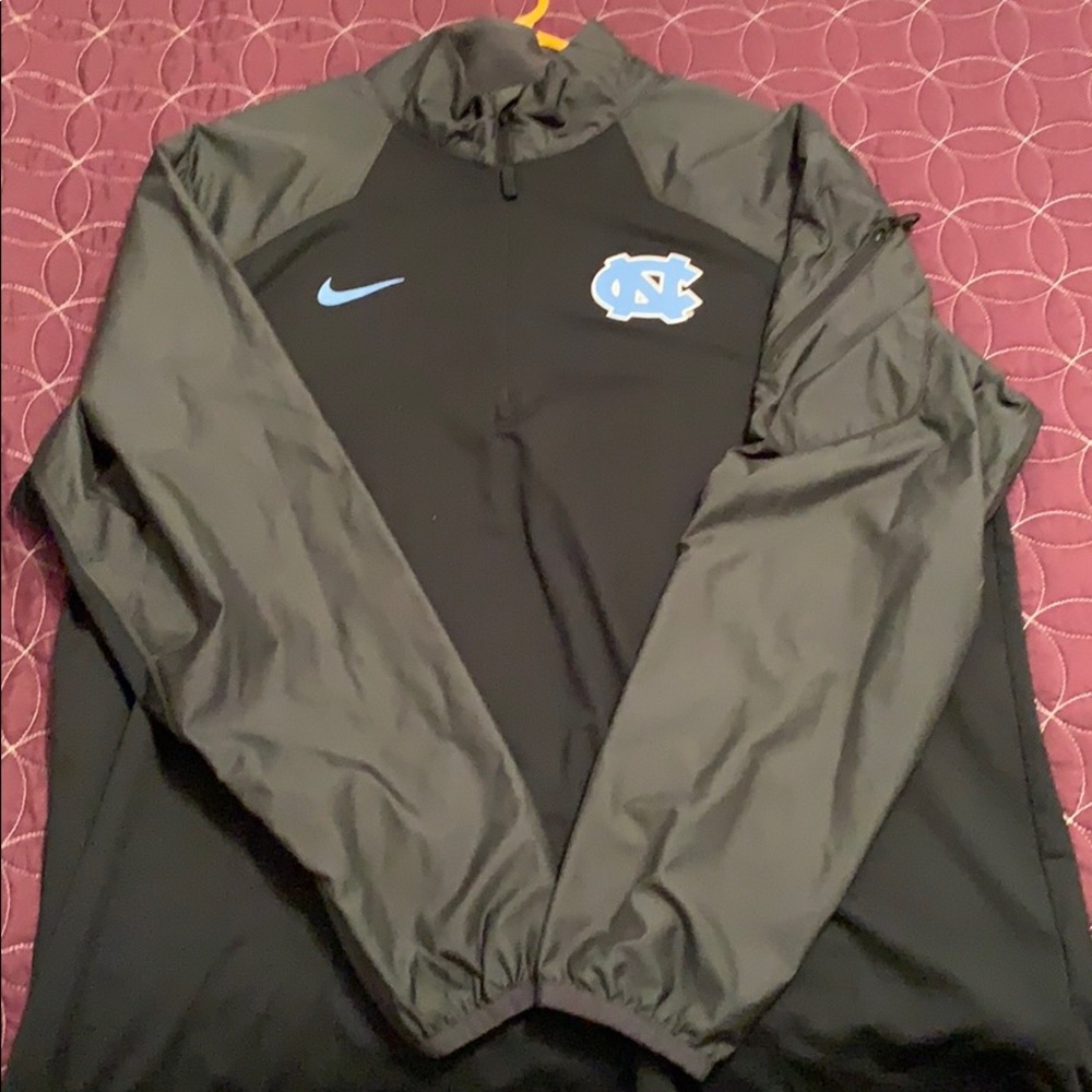 North Carolina Tar Heels sideline pullover